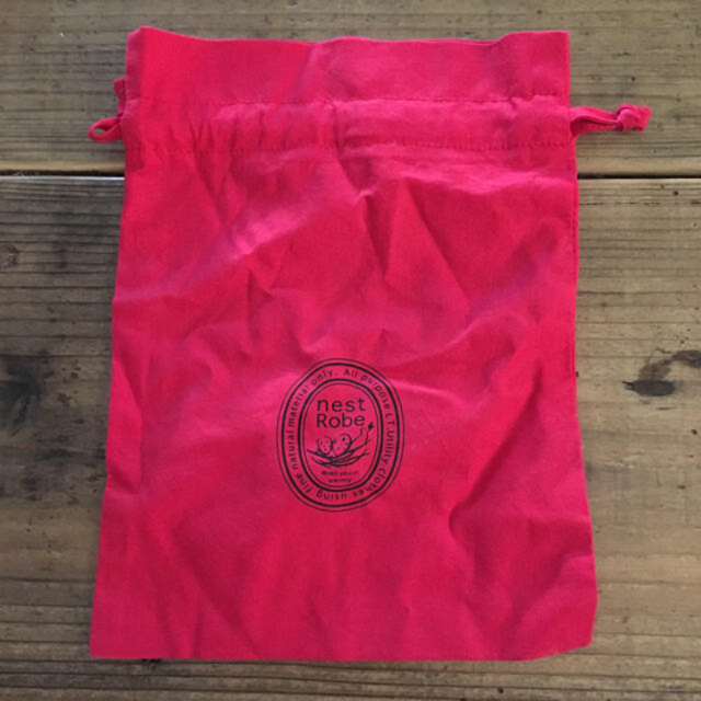 nest Robe(ネストローブ)のネストローブ 巾着 白と赤 レディースのバッグ(ショップ袋)の商品写真