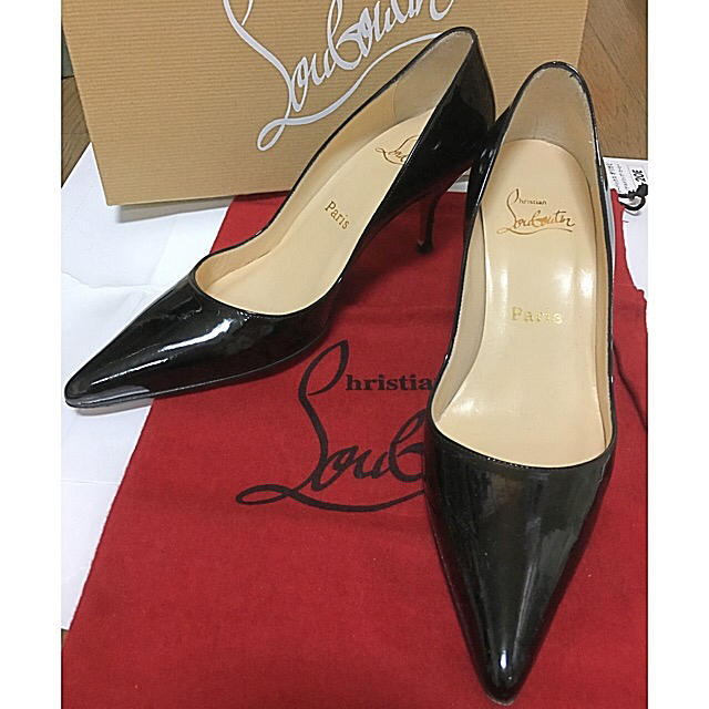 Christian Louboutin(クリスチャンルブタン)の希少サイズ★ ルブタン 黒エナメル パンプス レディースの靴/シューズ(ハイヒール/パンプス)の商品写真