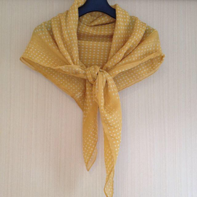 SM2(サマンサモスモス)のイエロー大判スカーフ レディースのファッション小物(バンダナ/スカーフ)の商品写真