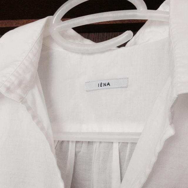IENA(イエナ)のIENA 白シャツ レディースのトップス(シャツ/ブラウス(長袖/七分))の商品写真