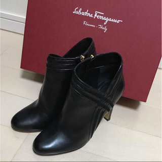 サルヴァトーレフェラガモ(Salvatore Ferragamo)の【超美品】サルバトーレフェラガモ ショートブーツ 23㎝(ブーツ)