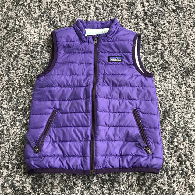 patagonia(パタゴニア)のダウンベスト キッズ/ベビー/マタニティのキッズ服女の子用(90cm~)(ジャケット/上着)の商品写真