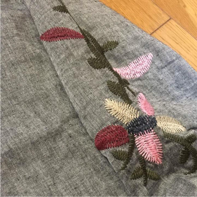 niko and...(ニコアンド)の袖刺繍コットンシャツ レディースのトップス(シャツ/ブラウス(長袖/七分))の商品写真