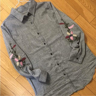 ニコアンド(niko and...)の袖刺繍コットンシャツ(シャツ/ブラウス(長袖/七分))