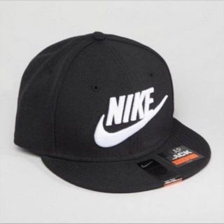 ナイキ(NIKE)のNike ナイキ Futura トラッカー スウォッシュ キャップ 黒(キャップ)