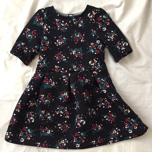 PETIT BATEAU(プチバトー)のちゃんりい様専用☆6ans プチバトー チュビックフラワープリント半袖ワンピース キッズ/ベビー/マタニティのキッズ服女の子用(90cm~)(ワンピース)の商品写真