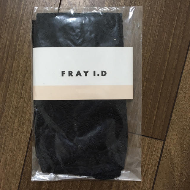 FRAY I.D(フレイアイディー)のFRAY I.D 透かし花柄ソックス 黒 レディースのレッグウェア(ソックス)の商品写真