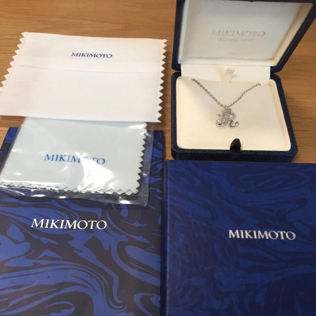 MIKIMOTO(ミキモト)のりか様、ご予約済。ミキモト　イニシャルモチーフペンダント　R レディースのアクセサリー(ネックレス)の商品写真