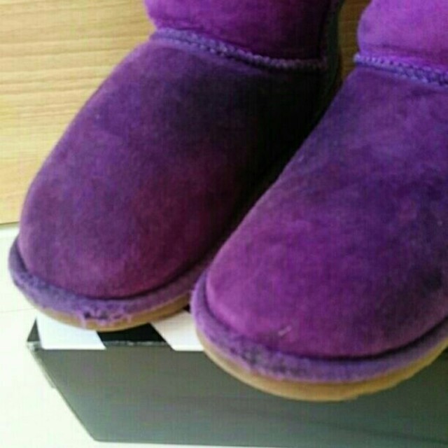UGG(アグ)のUGG@キッズ CLASSIC ブーツ キッズ/ベビー/マタニティのキッズ靴/シューズ(15cm~)(ブーツ)の商品写真
