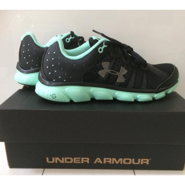 UNDER ARMOUR(アンダーアーマー)の新品⭐️¥10,260アンダーアーマーLadies'マイクロG【23,5cm】  レディースの靴/シューズ(スニーカー)の商品写真