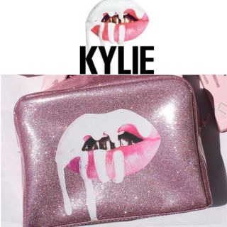 カイリーコスメティックス(Kylie Cosmetics)の正規新品 Kylie Cosmetics ポーチ(ポーチ)