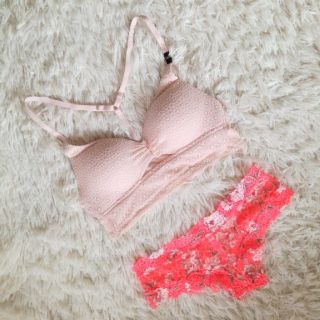 ヴィクトリアズシークレット(Victoria's Secret)の新品　Victoria's Secret プッシュアップブラレット & ショーツ(ブラ&ショーツセット)