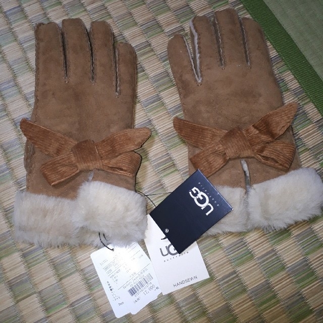 UGG(アグ)の新品未使用タグ付　アグ　ＵＧＧ 手袋 レディースのファッション小物(手袋)の商品写真