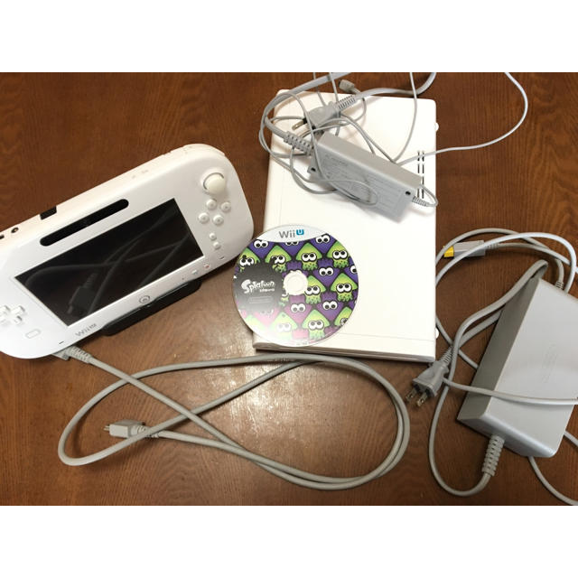 Wii U(ウィーユー)のWii U ＋ スプラトゥーン エンタメ/ホビーのゲームソフト/ゲーム機本体(家庭用ゲーム機本体)の商品写真