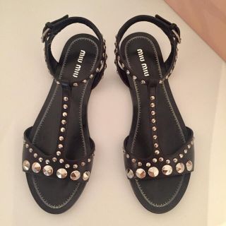 ミュウミュウ(miumiu)のmiu miu ミュウミュウ スタッズサンダル 36.5 美品(サンダル)