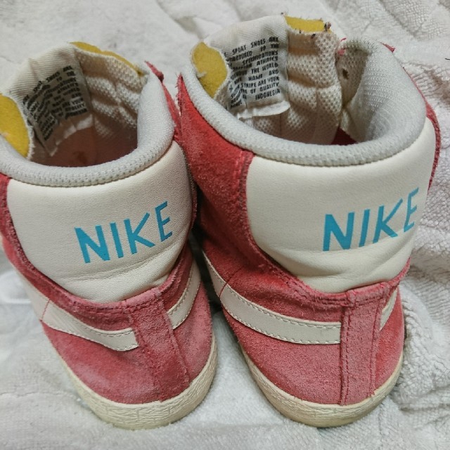 NIKE(ナイキ)の値下げ❤️ナイキ❤️赤スニーカー❤️24,5 レディースの靴/シューズ(スニーカー)の商品写真