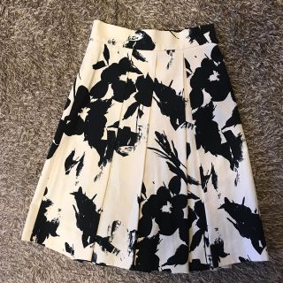 ザラ(ZARA)の♡ZARA♡田丸麻紀着用♡花柄ミモレスカート♡(ひざ丈スカート)