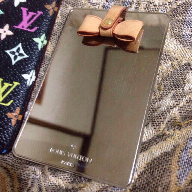 LOUIS VUITTON(ルイヴィトン)のエテュイ•ミロワール ミラー コスメ/美容のベースメイク/化粧品(その他)の商品写真