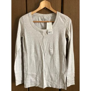 ユニクロ(UNIQLO)の【新品タグ付】UNIQLOスリムフィットクルーネックT（長袖）ベージュLサイズ(Tシャツ(長袖/七分))