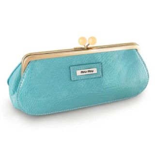 ミュウミュウ(miumiu)のお値下げスタート 新品未使用 miumiuポーチ♪♡ お値下げ希望受け付けます★(ポーチ)