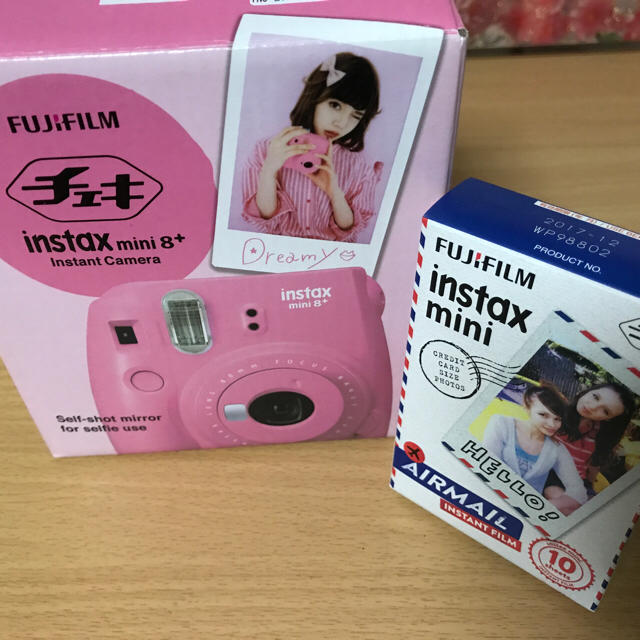 富士フイルム(フジフイルム)のチェキ (PINK) ☆フィルム付き！ スマホ/家電/カメラのカメラ(フィルムカメラ)の商品写真