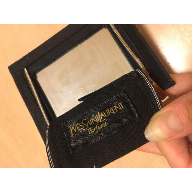 Yves Saint Laurent Beaute(イヴサンローランボーテ)のイブサンローラン ハンドミラー レディースのファッション小物(その他)の商品写真