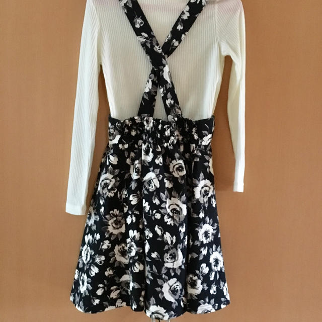 花柄ジャンパースカート単品 レディースのスカート(ひざ丈スカート)の商品写真