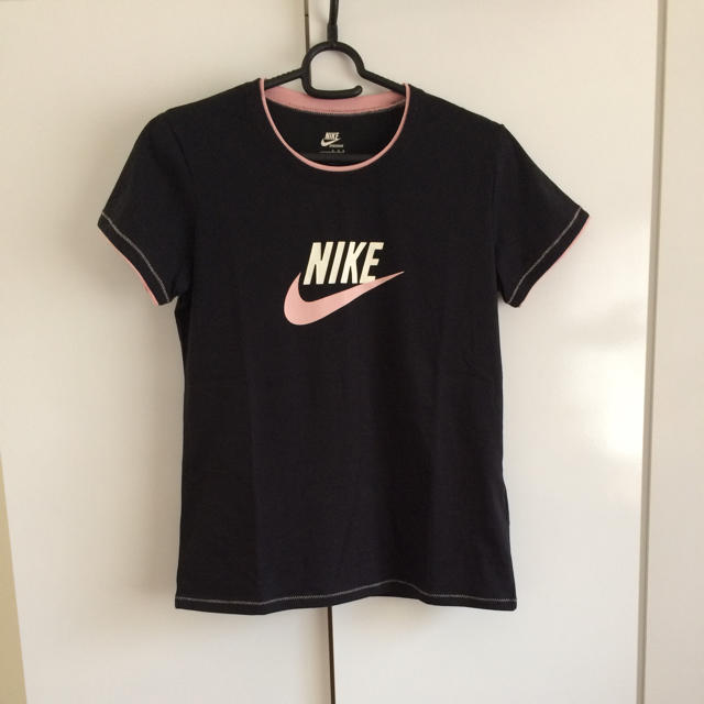 NIKE - NIKE Tシャツ 黒×ピンクの通販 by MariNa's shop｜ナイキならラクマ