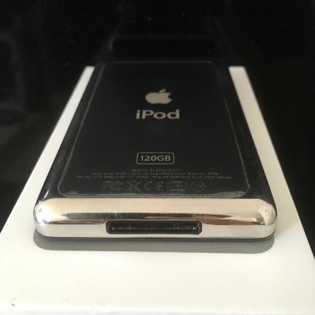 Apple(アップル)のiPod classic 120GB スマホ/家電/カメラのオーディオ機器(ポータブルプレーヤー)の商品写真