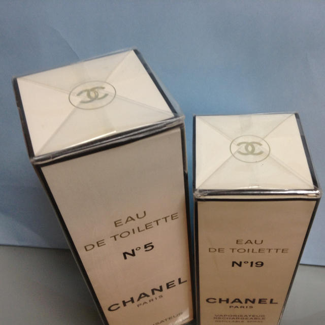 CHANEL(シャネル)のシャネル  オードトワレ  No.5  &  No.19  2本セット コスメ/美容の香水(香水(女性用))の商品写真