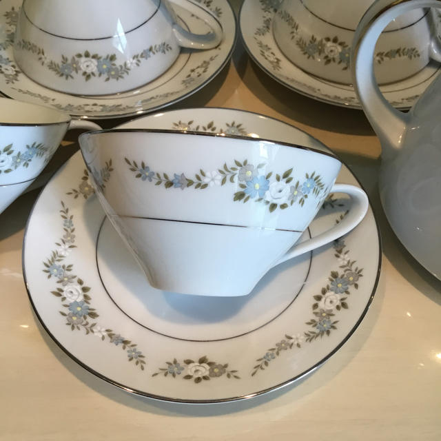 noritake ティーポットとカップ&ソーサー6客セット