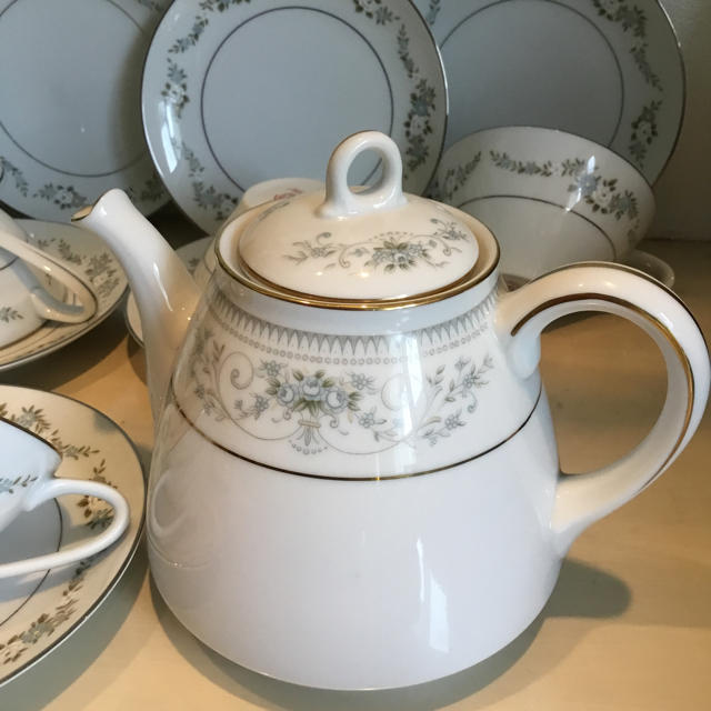 noritake ティーポットとカップ&ソーサー6客セット