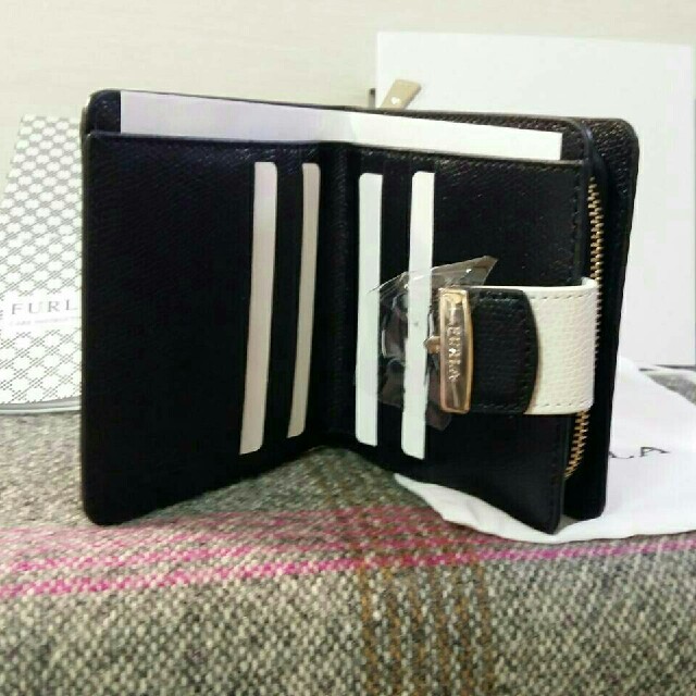 Furla(フルラ)の[♡もも様専用♡] フルラ メトロポリス 財布 白黒 レディースのファッション小物(財布)の商品写真