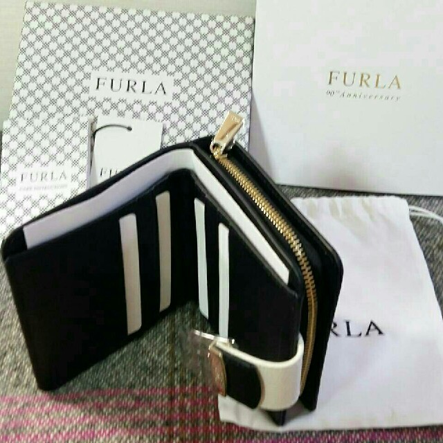 Furla(フルラ)の[♡もも様専用♡] フルラ メトロポリス 財布 白黒 レディースのファッション小物(財布)の商品写真