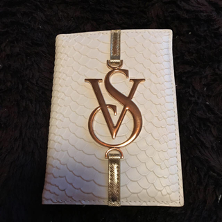 ヴィクトリアズシークレット(Victoria's Secret)のヴィクトリアシークレット パスポートケース(旅行用品)