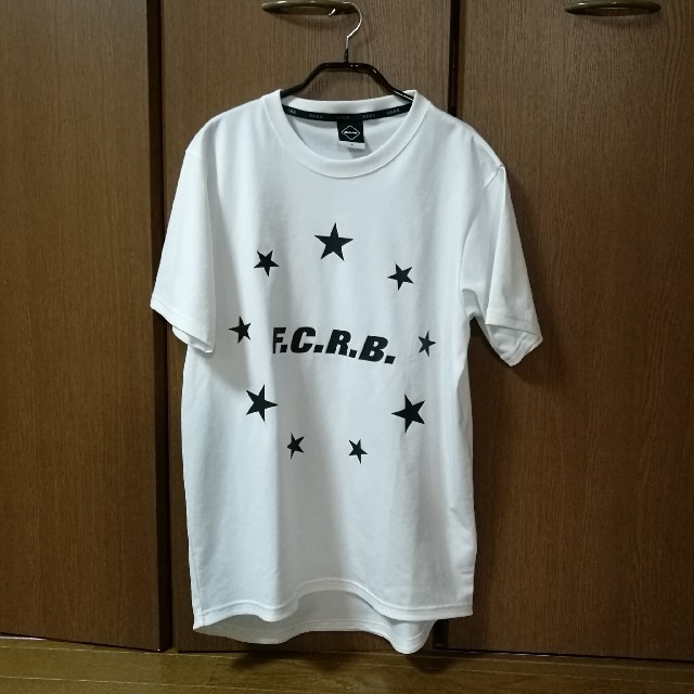 F.C.R.B.(エフシーアールビー)の後ろが長いと落ち着くな　　　　　　　　　FCRB　サークルスター トレーニングT メンズのトップス(Tシャツ/カットソー(半袖/袖なし))の商品写真