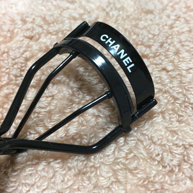 CHANEL(シャネル)のCHANEL ビューラー コスメ/美容のベースメイク/化粧品(その他)の商品写真