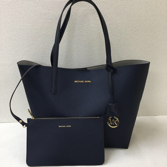 ☆新品正規品マイケルコースラージ トップジップ トートバック