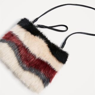 ザラ(ZARA)の新品 ザラ ZARA ファー クラッチバッグ ショルダーバッグ(クラッチバッグ)