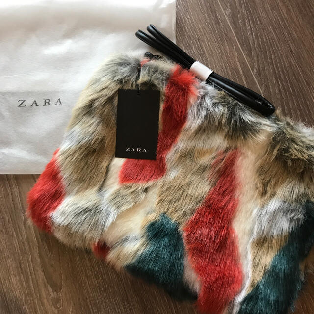 ZARA(ザラ)の新品 ZARA ザラ ファー クラッチバッグ ショルダー バッグ レディースのバッグ(クラッチバッグ)の商品写真