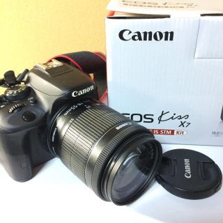 キヤノン(Canon)の【美品】Canon EOS Kiss X7 18-55mmレンズキットおまけ付き(デジタル一眼)