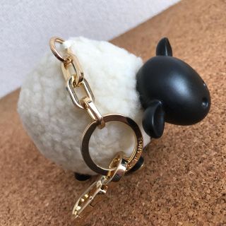 トリーバーチ(Tory Burch)の1S602☆トリーバーチ TORY BURCH☆羊 ひつじ チャーム 特別限定品(キーホルダー)