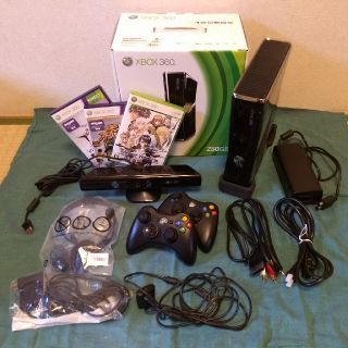 エックスボックス360(Xbox360)の【中古】Xbox360本体＋kinect◆付属多数◆(家庭用ゲーム機本体)