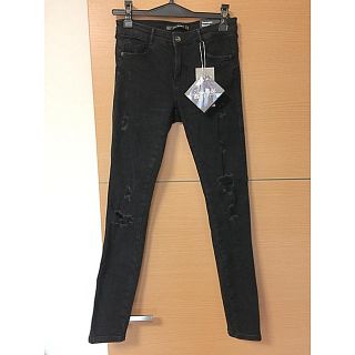 ザラ(ZARA)の新品 ZARA スキニー ダメージジーンズ ブラック(スキニーパンツ)