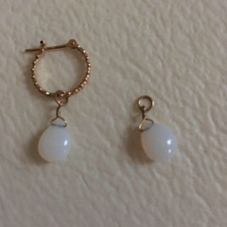 アガット(agete)のagate ピアス用チャーム（白）(ピアス)