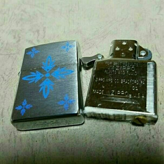 ZIPPO(ジッポー)の❤新品箱無し❤01K'Zippoフラワークロス❤サテーナ❤送料無料❤ メンズのファッション小物(タバコグッズ)の商品写真