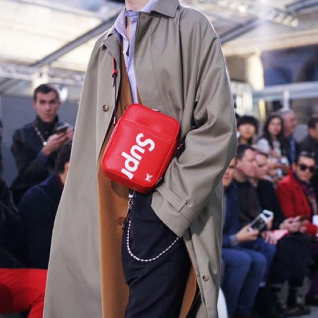 Supreme(シュプリーム)のLouis Vuitton  Supreme Danube PM supreme メンズのバッグ(ショルダーバッグ)の商品写真