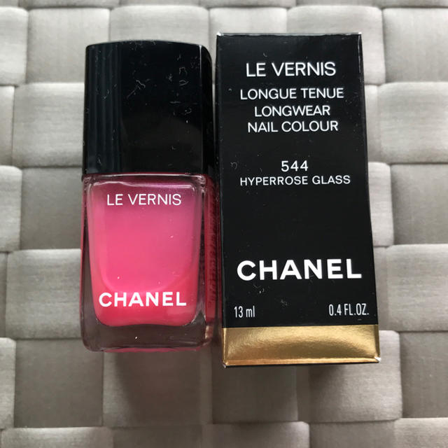 CHANEL(シャネル)のCHANEL  LE VERNIS 544 HYPERROSE GLASS コスメ/美容のネイル(マニキュア)の商品写真