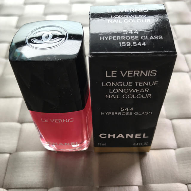 CHANEL(シャネル)のCHANEL  LE VERNIS 544 HYPERROSE GLASS コスメ/美容のネイル(マニキュア)の商品写真