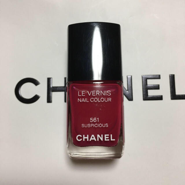 CHANEL(シャネル)のCHANEL ヴェルニ 561 コスメ/美容のネイル(マニキュア)の商品写真